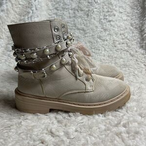 SUGAR KADE Ivory silver tone chain & Pearl Accents Strappy Combat Boots SZ7.5M